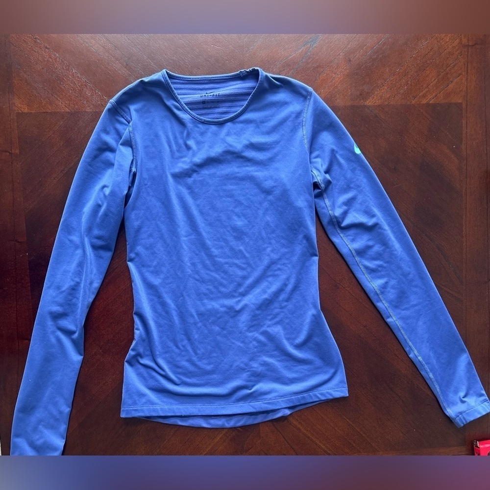 Long-sleeved athletic t-shirt, size XS, purple